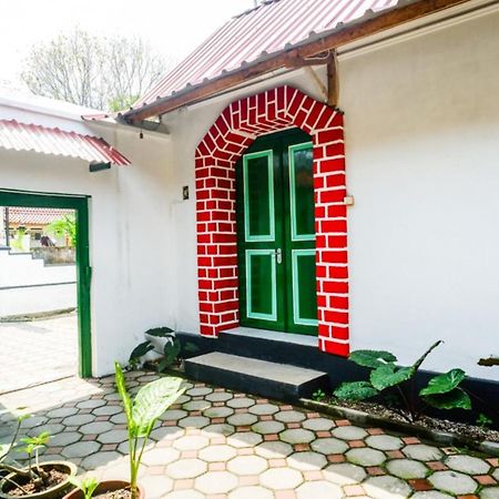 Reddoorz Syariah @ Ndalem Kembang Sore Yogyakarta Exteriör bild