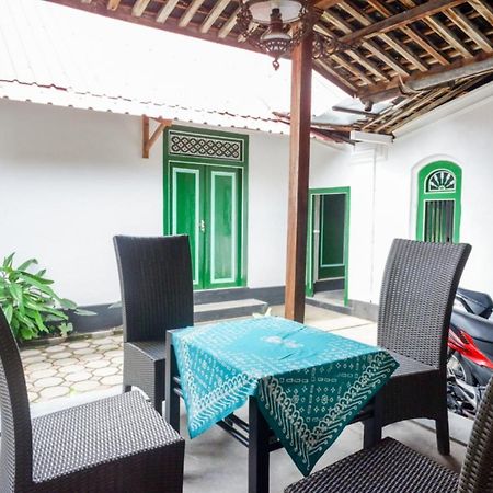 Reddoorz Syariah @ Ndalem Kembang Sore Yogyakarta Exteriör bild