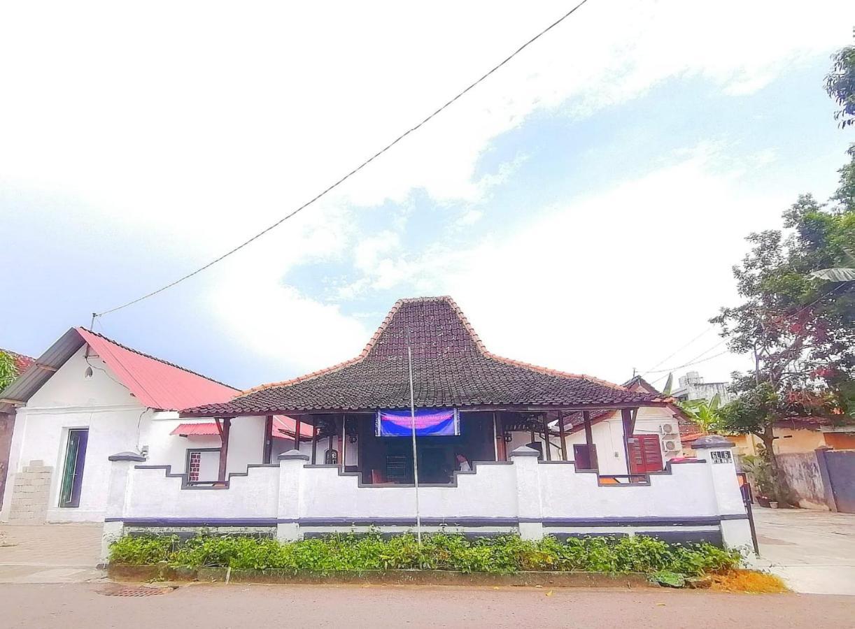 Reddoorz Syariah @ Ndalem Kembang Sore Yogyakarta Exteriör bild