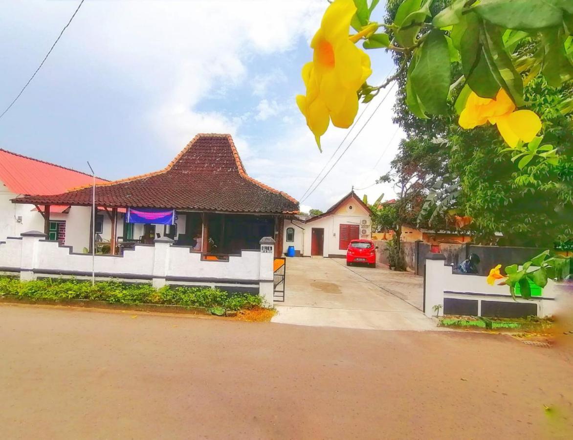 Reddoorz Syariah @ Ndalem Kembang Sore Yogyakarta Exteriör bild