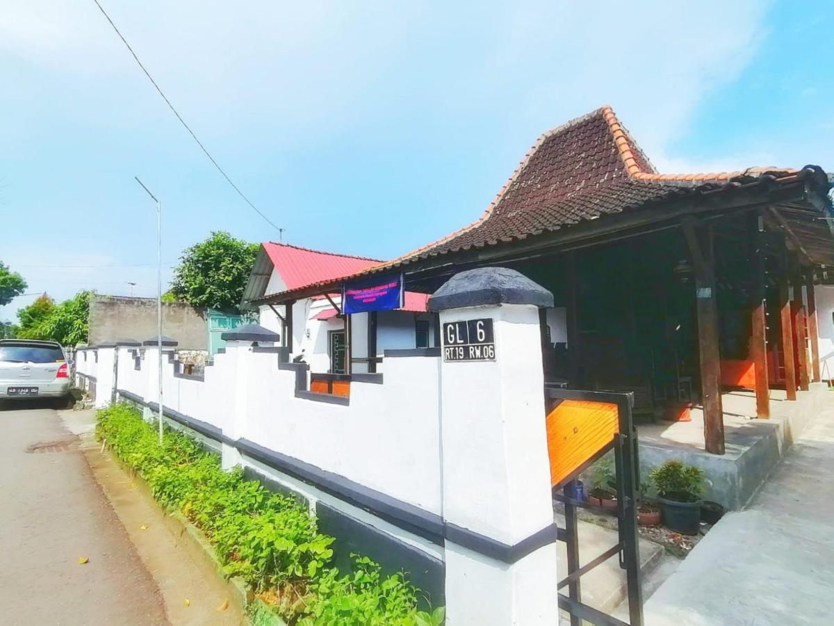 Reddoorz Syariah @ Ndalem Kembang Sore Yogyakarta Exteriör bild