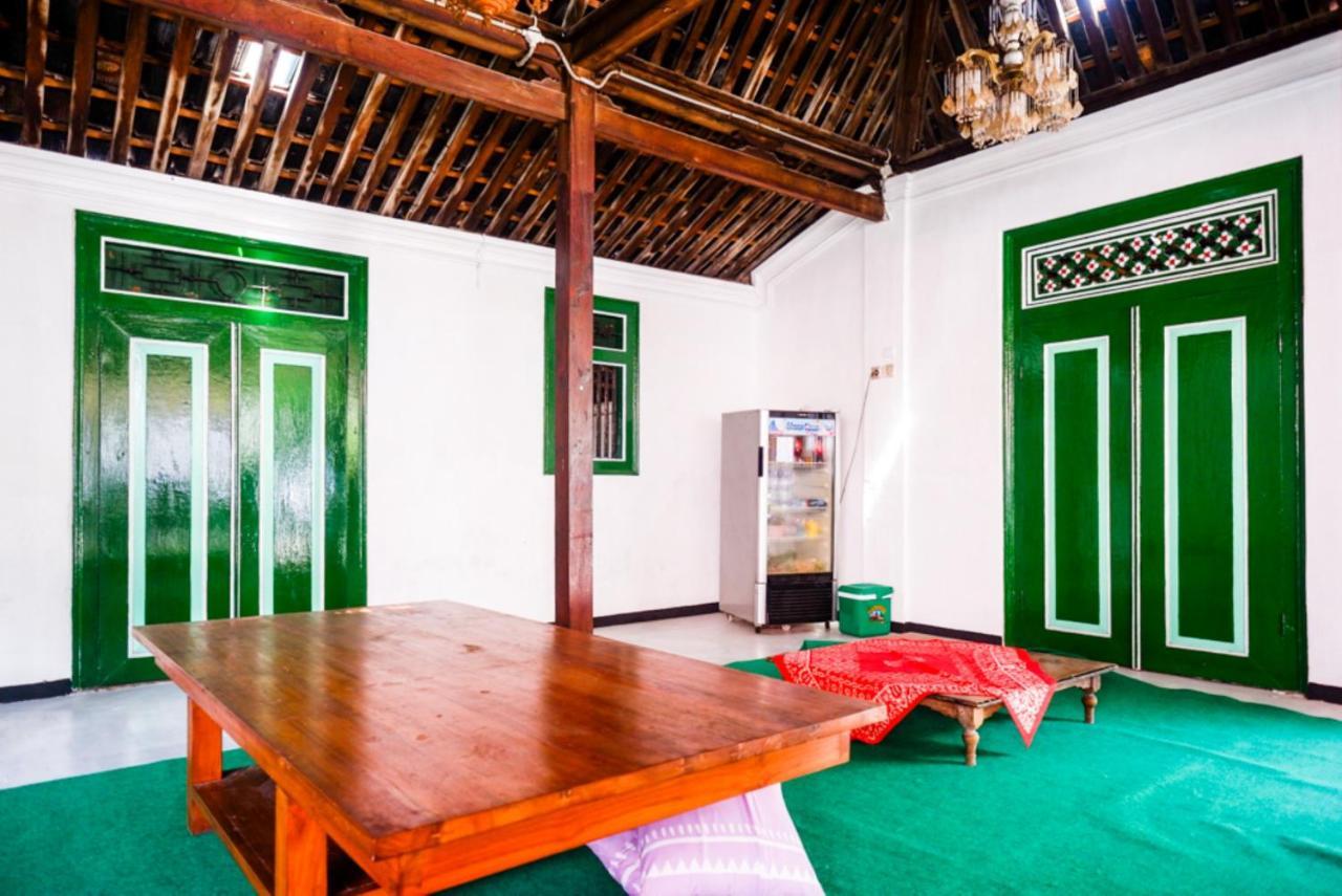 Reddoorz Syariah @ Ndalem Kembang Sore Yogyakarta Exteriör bild