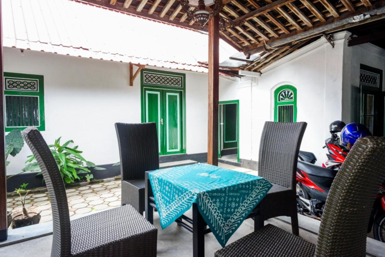Reddoorz Syariah @ Ndalem Kembang Sore Yogyakarta Exteriör bild