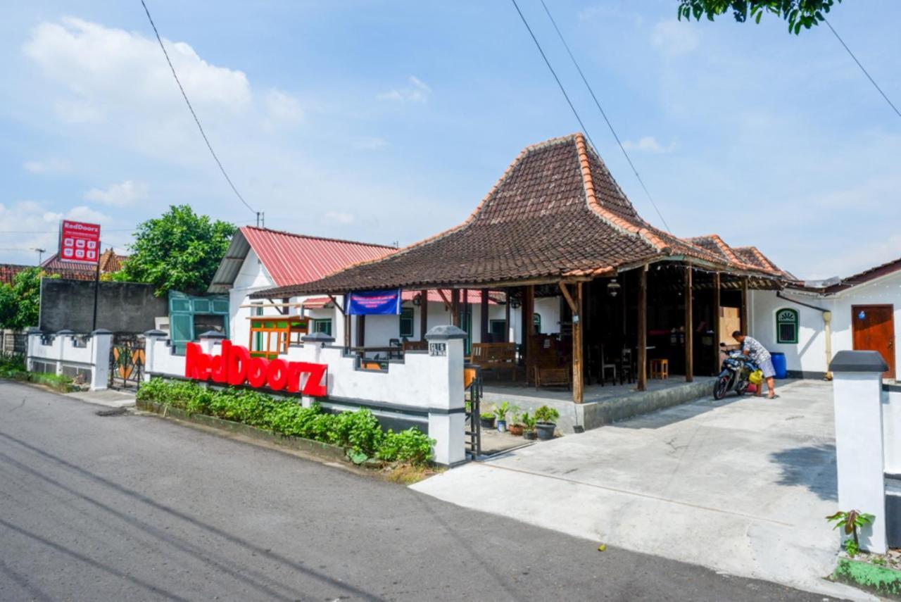 Reddoorz Syariah @ Ndalem Kembang Sore Yogyakarta Exteriör bild