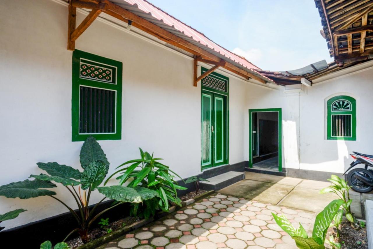 Reddoorz Syariah @ Ndalem Kembang Sore Yogyakarta Exteriör bild