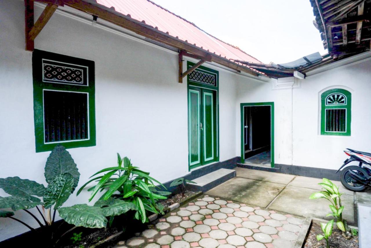 Reddoorz Syariah @ Ndalem Kembang Sore Yogyakarta Exteriör bild
